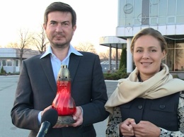 Наталия Королевская и Юрий Солод традиции доставили Благодатный огонь в Свято-Успенскую Святогорскую Лавру
