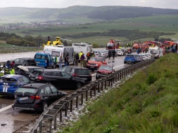 В Германии из-за града произошло масштабное ДТП: столкнулись несколько десятков авто (фото)