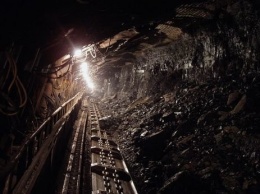 В криворожской шахте 3 горняков попали под электрический разряд. Пострадавшие доставлены в больницу
