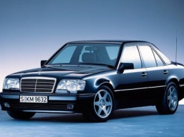 Старый «Мерс» или новая «Веста»: В сети завязался спор между поклонниками Mercedes-Benz W124 и LADA Vesta