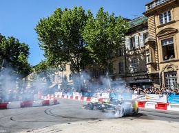 В Renault провели гоночное шоу в Салон-де-Провансе