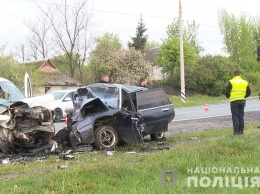 При столкновении двух иномарок в Винницкой области погибли четыре человека