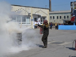 Эстафеты и выставка пожарных машин: в Терновском шахтоуправлении провели день охраны труда