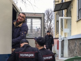 «Суд» в Крыму продлил арест политзаключенному Мемедеминову