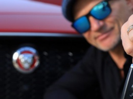 Олег Скрипка купил Jaguar I-PACE, Honda рассекретила имя первого электрокара, а в Чечне появилось женское такси: ТОП автоновостей дня