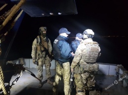 Незаконно торговали лодками: в Черном море задержали мужчин из Турции