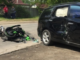 В Днепре от удара с Mitsubishi мотоцикл разбился вдребезги