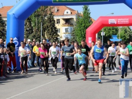 300 любителей бега участвовали в майском забеге в Новой Каховке