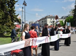 В Луцке во время акции «Вышитые обереги единения» установили рекорд Украины