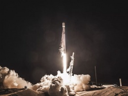 Илон Маск показал 60 готовых к запуску интернет-спутников SpaceX