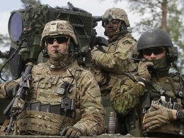 НАТО подбирается к границам России, стягивают военных и технику: что происходит