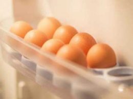 Почему вредно хранить яйца в дверце холодильника