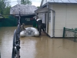 На Прикарпатье ликвидируют последствия непогоды: подтоплено 3,2 тыс. домохозяйств