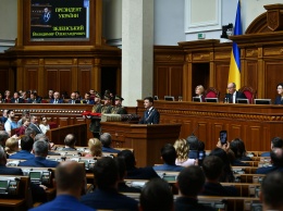 Главное за ночь: референдум Зеленского, "битва" Коломойского с НБУ и нападение на депутата