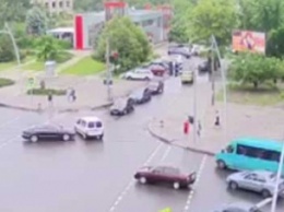 Момент аварии возле "Укртелекома" попал на видео