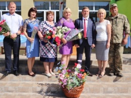 Дмитрий Бутрий поздравил воспитанников Томинобалковской школы с праздником последнего звонка