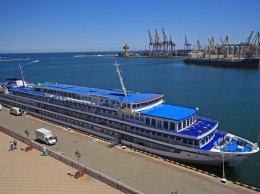 Два систершипа в одесском порту: круизник "Принцесса Днепра" неожиданно зашел в Одессу