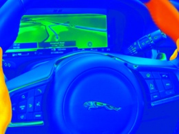 В Австрии появятся умные светофоры, Jaguar Land Rover разработал сенсорный руль-навигатор, а Nissan Leaf 2019 года проверили на прочность: ТОП автоновостей дня