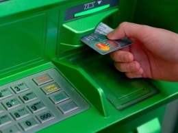 Психанула: под Одессой женщина подралась с банкоматом Приватбанка