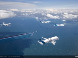 Airbus отметил 50-летие показательным полетом своих самолетов