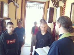 В Херсонскую СИЗО профилактическую работу с заключенными проводит священнослужитель
