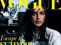 Стильная и необычная: роскошная Ирина Шейк блистает на обложке Vogue Гонконг