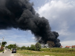 Клубы дыма и гарь: под Киевом вспыхнул пожар, пламя поглощает все вокруг