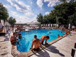 Топ открытых бассейнов в Днепре: где можно развлечься и поплавать летом