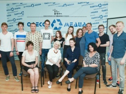 Журналистов Южноукраинского Медиа Холдинга поздравили с профессиональным праздником (фото)