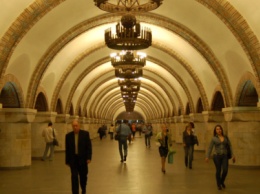 Зачем пылесосят тоннели и сколько всего эскалаторов: интересные факты о метро Киева