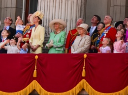 Вся британская королевская семья на параде в честь Елизаветы II