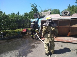 Под Днепром посреди дороги перевернулся грузовик «Горводоканала»: есть пострадавшие