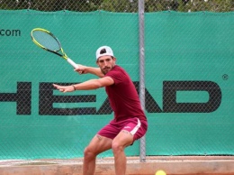 Испанский теннисист размолотил ракетку и швырнул за ограждение