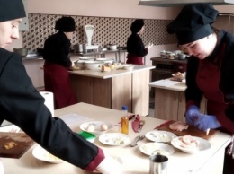 Студенты Новокаховского техникума будут кормить туристов на курортах Херсонщины