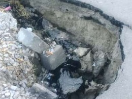 В Никополе залатали дыру на дороге и нашли "клад"