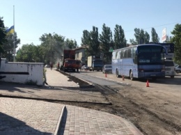 Без деревьев, но идеально ровная - в Мелитополе осовременили историческую улицу (фото, видео)