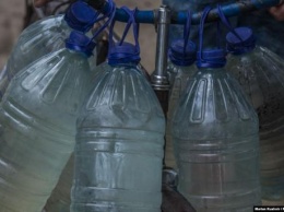 Повреждения водопровода в Торецке: жителям прифронтового города выдают до 40 литров воды на человека