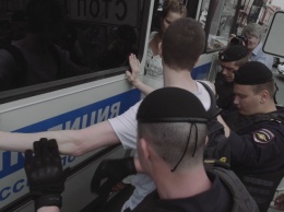 Участники марша в поддержку Голунова сообщили о визитах полиции