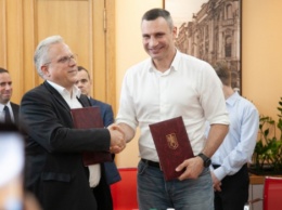 Кличко подписал Меморандум с французской Veolia о сотрудничестве в области переработки отходов