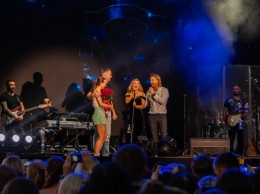 В Днепре парень сделал девушке предложение на концерте Олега Винника