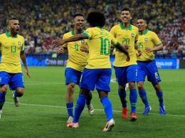 Бразилия разгромила Перу и вышла в плей-офф Копа Америка, Венесуэла одолела Боливию: видео