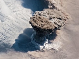 Извержение вулкана на Курилах уничтожило жизнь на острове
