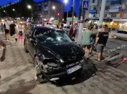 В Мелитополе едва не повторилась трагедия Харькова - чудом, вылетевший на тротуар автомобиль, никого не задел (видео)
