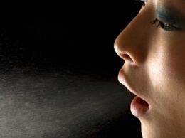 6 средств, помогающих быстро избавиться от неприятного запаха изо рта