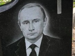 Под Киевом "похоронили" Путина, в России погибли 14 моряков, а в Черкассах нашли "радиоактивный астероид": ТОП новостей дня