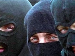 Люди в масках со стрельбой напали на мужчину в Киеве