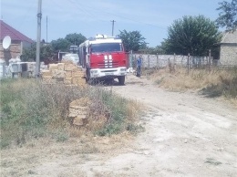 В Керчи пожарные бригады работают без остановки