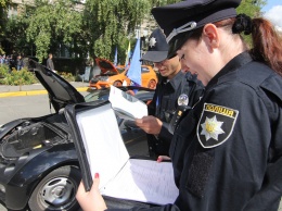 В Киеве произошла странная авария, в сети гадают, как такое возможно: "Нормально так"
