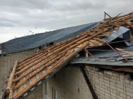 Непогода в Украине: обесточены 130 населенных пунктов, ранены два человека