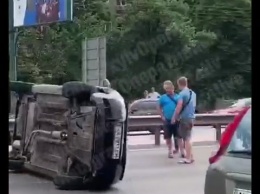 Мужчина украл дрель у погибшего в смертельном ДТП в Киеве. Видео с места